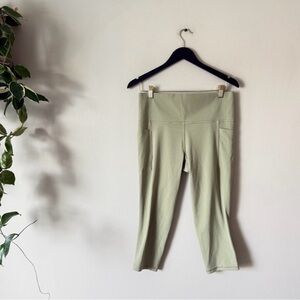 Athleta Salutation Stash Pocket II Capri Pants Green Athleisure Leggings Large